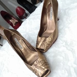 Via Spiga Gold peep toe pumps